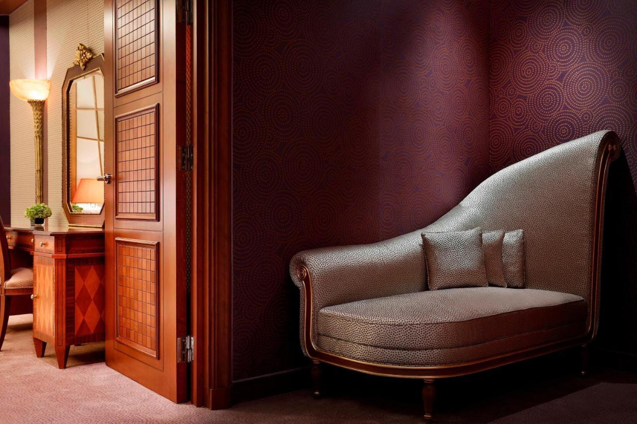 เดอะ ริตซ์-คาร์ลตัน เจดดาห์ Hotel ภายนอก รูปภาพ A settee