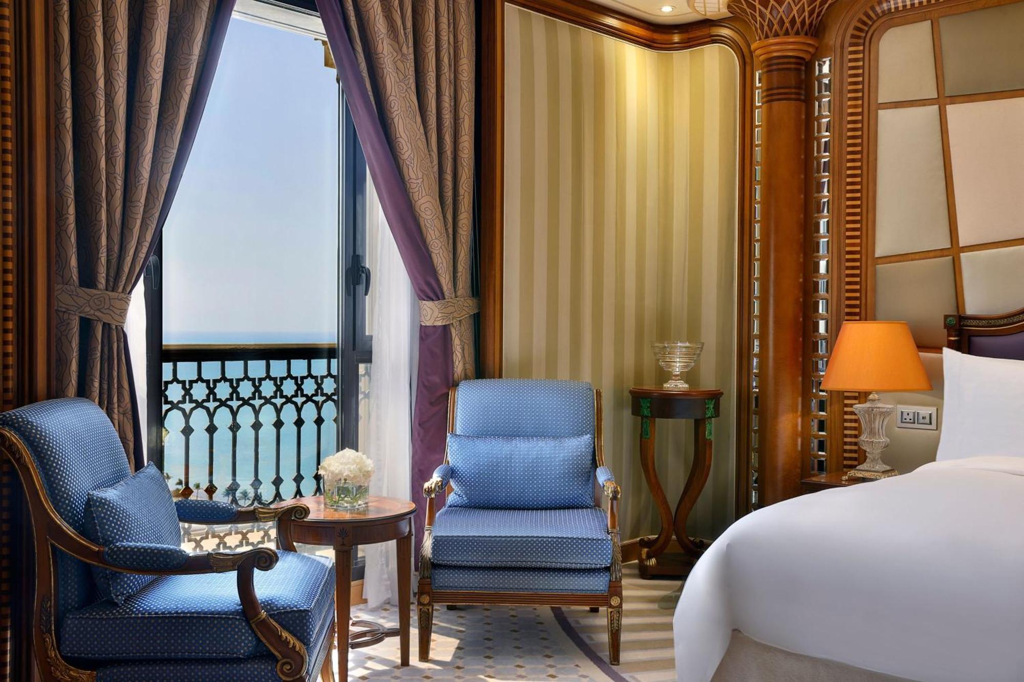 เดอะ ริตซ์-คาร์ลตัน เจดดาห์ Hotel ภายนอก รูปภาพ A room at the Four Seasons Hotel, Cairo
