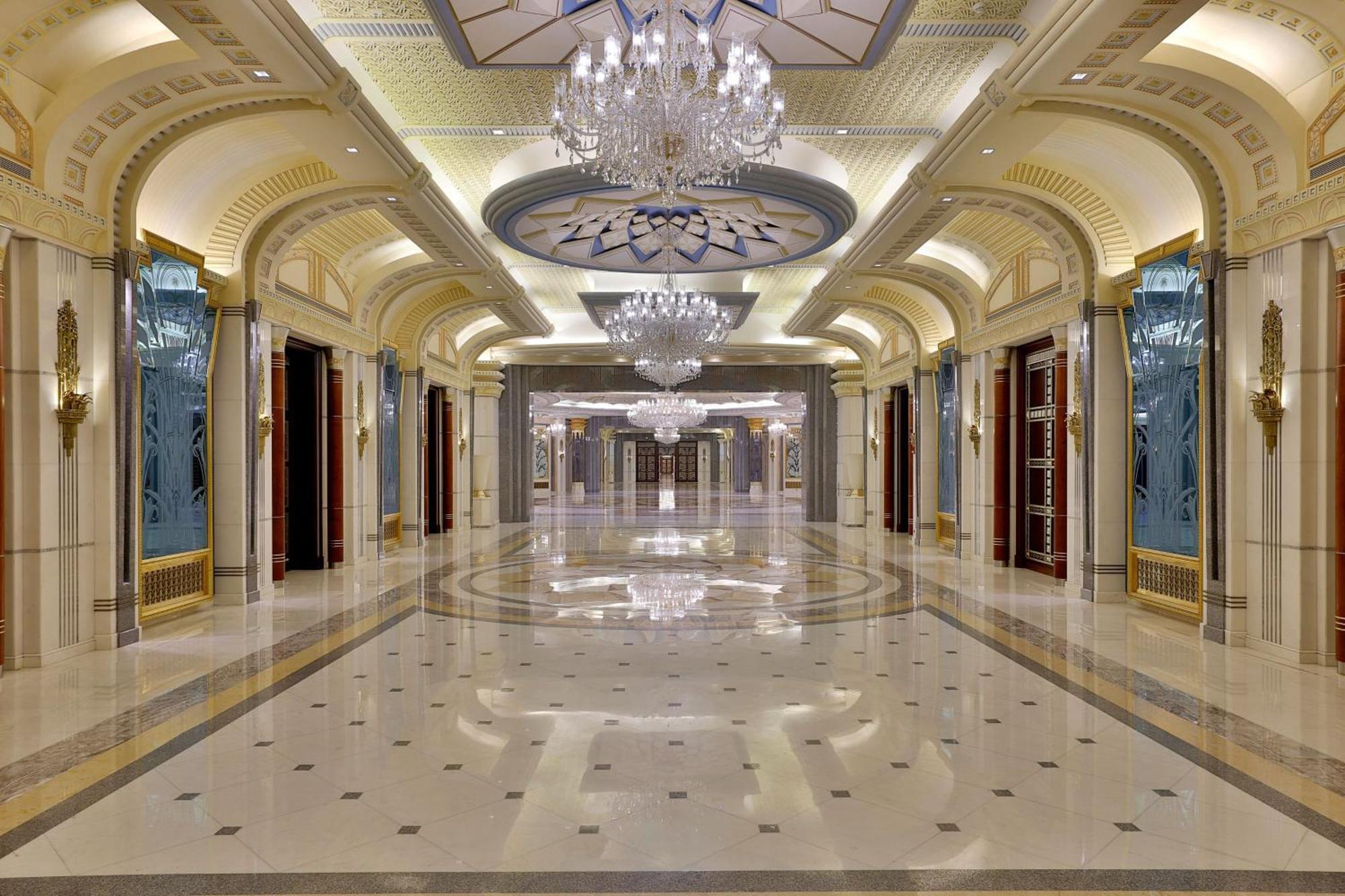 เดอะ ริตซ์-คาร์ลตัน เจดดาห์ Hotel ภายนอก รูปภาพ The interior of the hotel