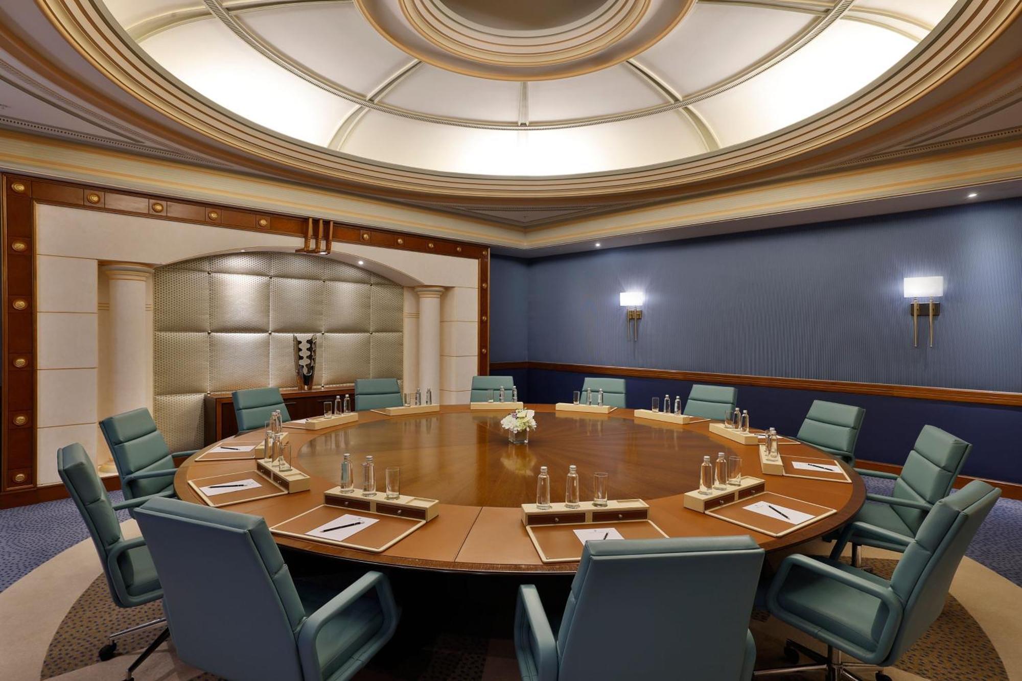 เดอะ ริตซ์-คาร์ลตัน เจดดาห์ Hotel ภายนอก รูปภาพ The boardroom of the World Bank Group