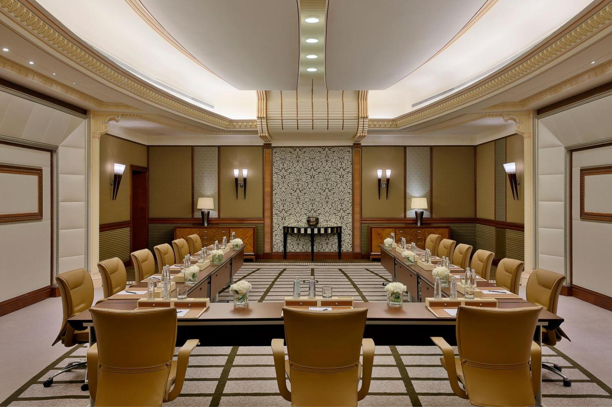 เดอะ ริตซ์-คาร์ลตัน เจดดาห์ Hotel ภายนอก รูปภาพ The meeting room