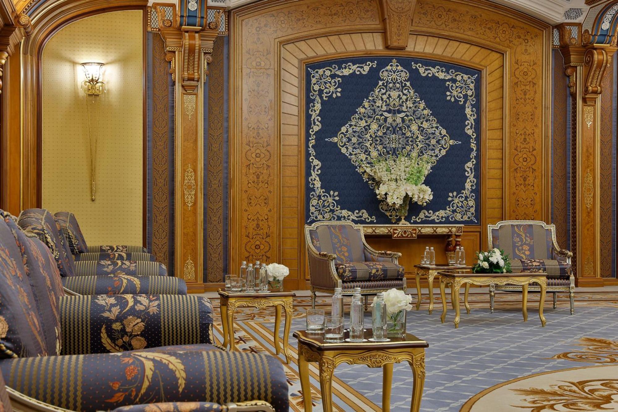 เดอะ ริตซ์-คาร์ลตัน เจดดาห์ Hotel ภายนอก รูปภาพ The interior of the hotel