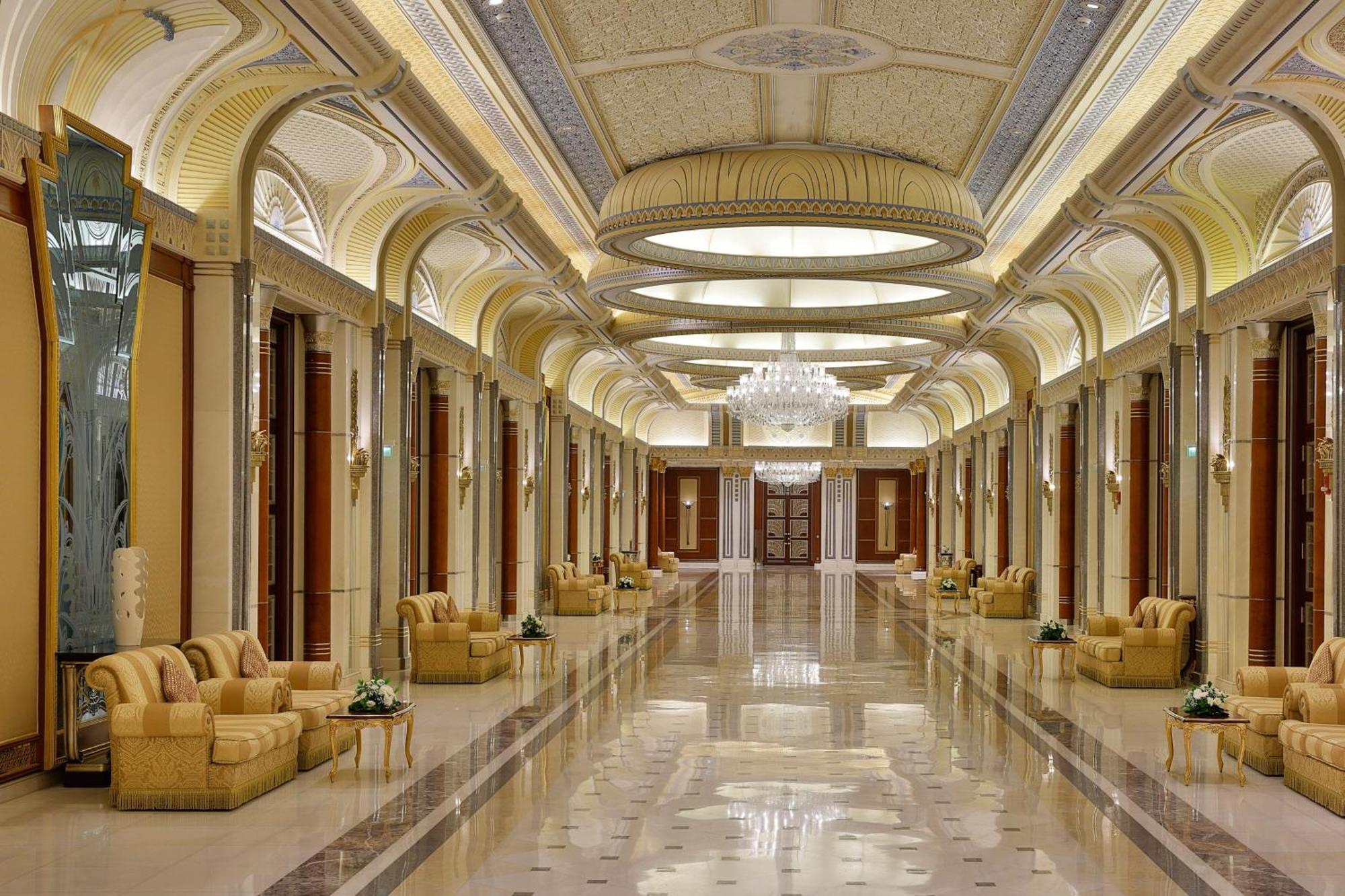 เดอะ ริตซ์-คาร์ลตัน เจดดาห์ Hotel ภายนอก รูปภาพ The interior of the hotel