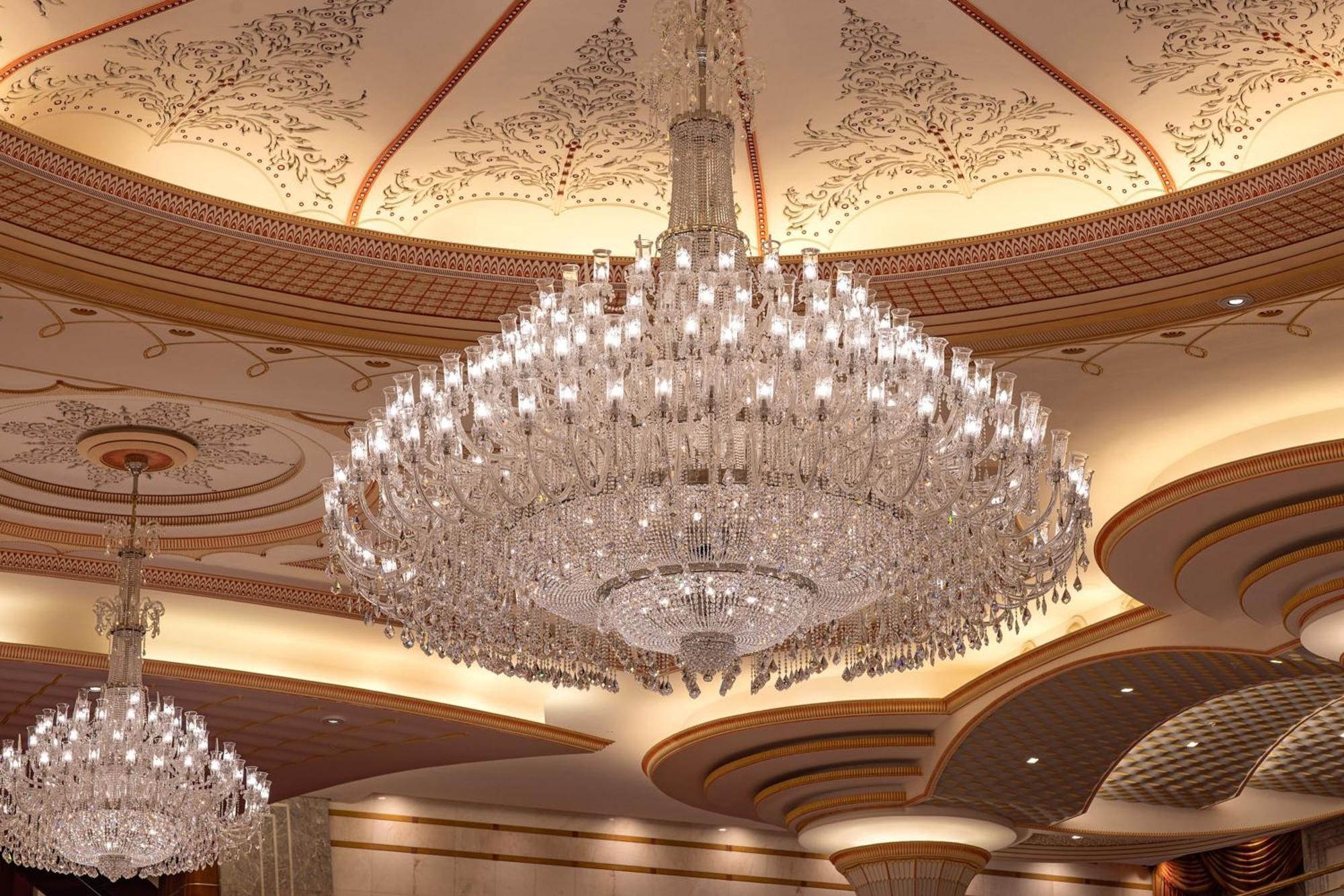 เดอะ ริตซ์-คาร์ลตัน เจดดาห์ Hotel ภายนอก รูปภาพ A chandelier