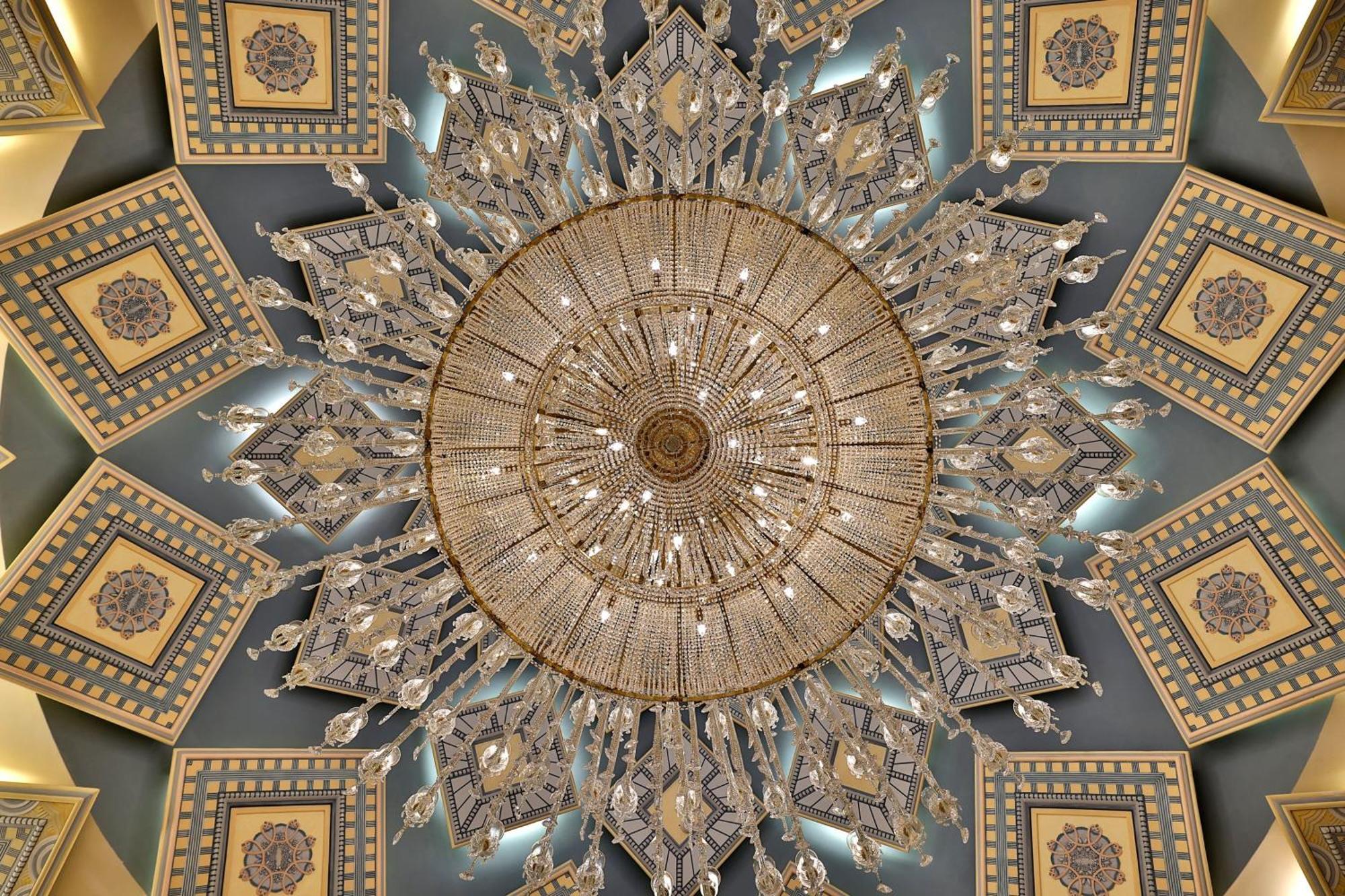 เดอะ ริตซ์-คาร์ลตัน เจดดาห์ Hotel ภายนอก รูปภาพ The ceiling of the main hall