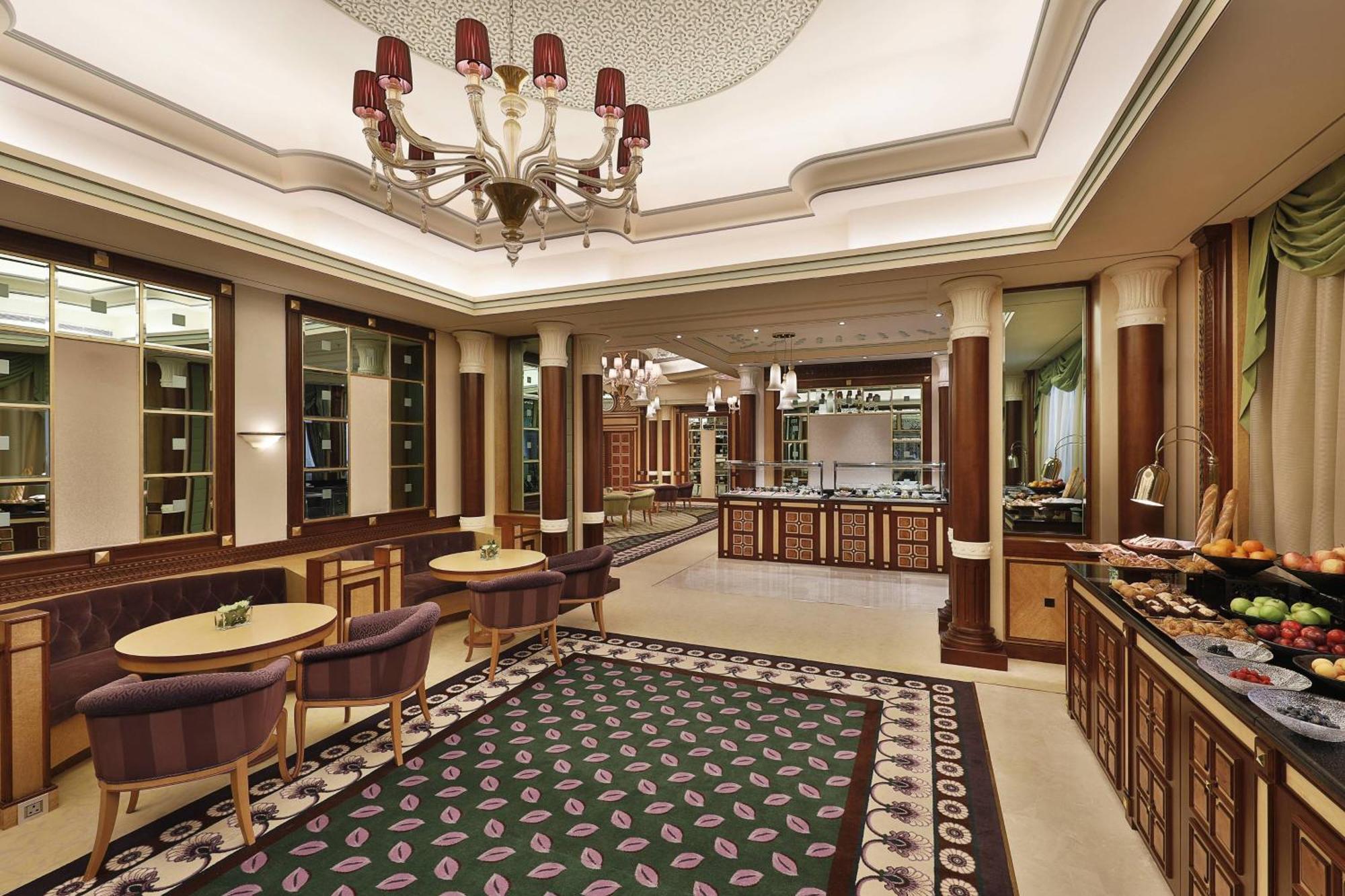เดอะ ริตซ์-คาร์ลตัน เจดดาห์ Hotel ภายนอก รูปภาพ The lobby lounge at the Taj Mahal Palace, Mumbai
