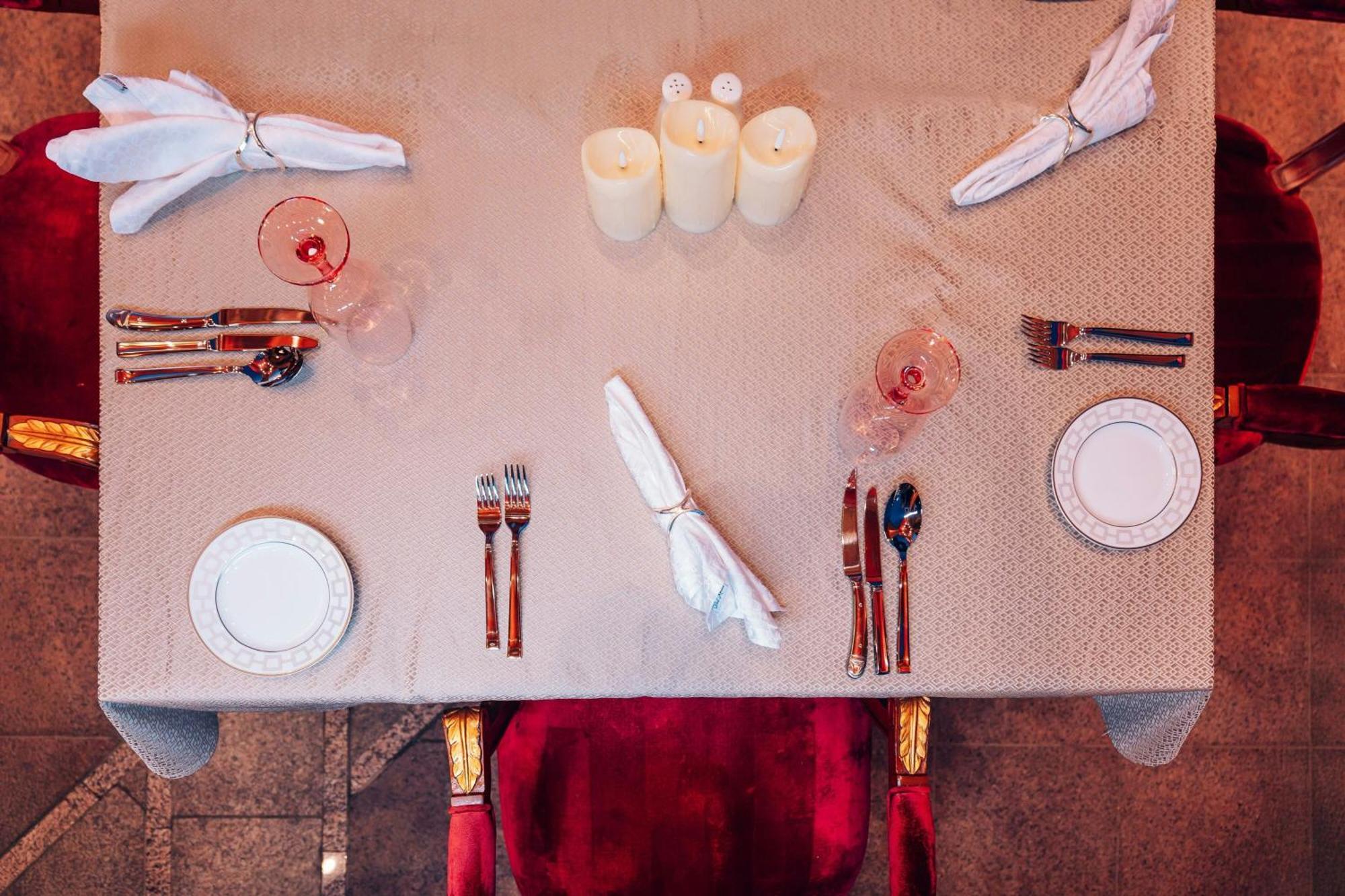 เดอะ ริตซ์-คาร์ลตัน เจดดาห์ Hotel ภายนอก รูปภาพ A place setting